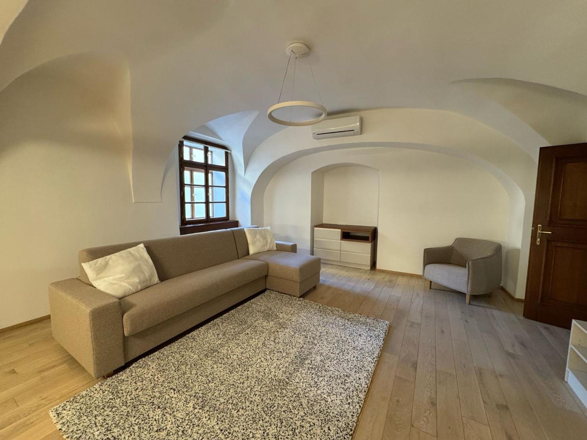 U 3 Pstrosu 4* Praha