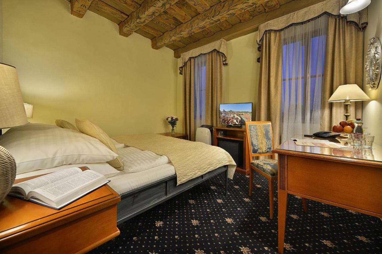 Hotel U 3 Pstrosu Prag